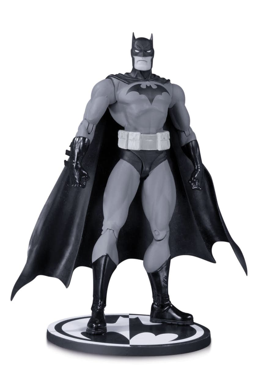 Фигурка batman. Бэтмен (DC Collectibles). Бэтмен Блэк Вайт. Фигурки DC Хаш. DC Collectibles фигурки.