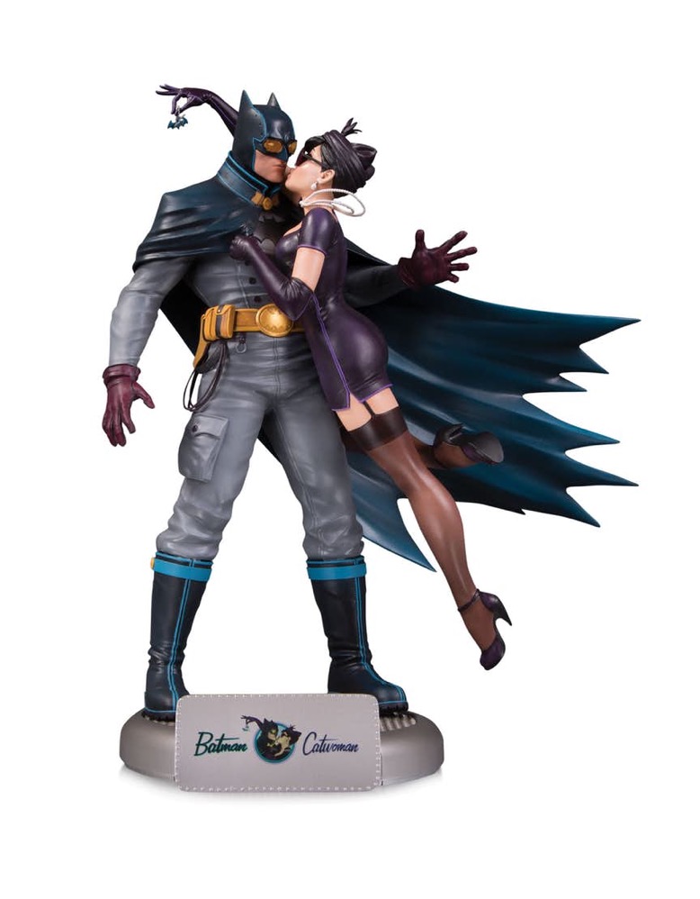 DC Bombshells Batman Catwoman